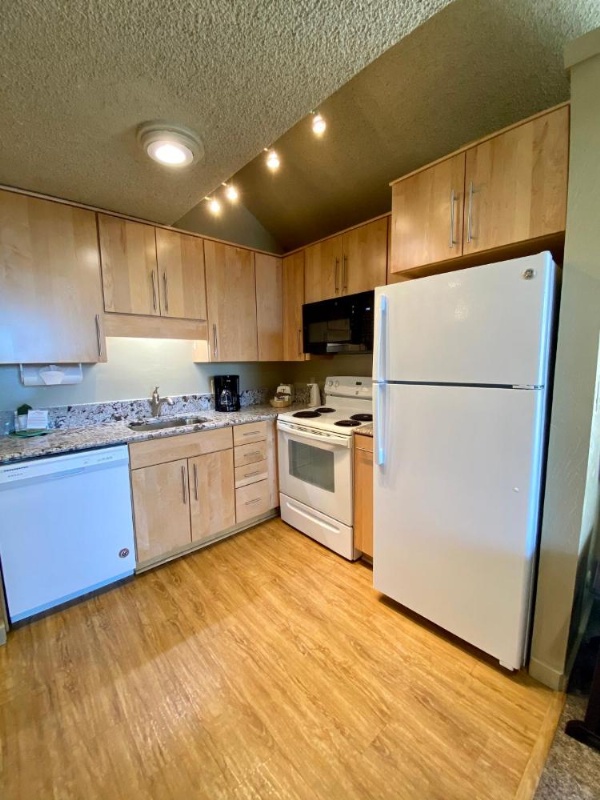 Tahoe Lakeshore Lodge & Spa image 11